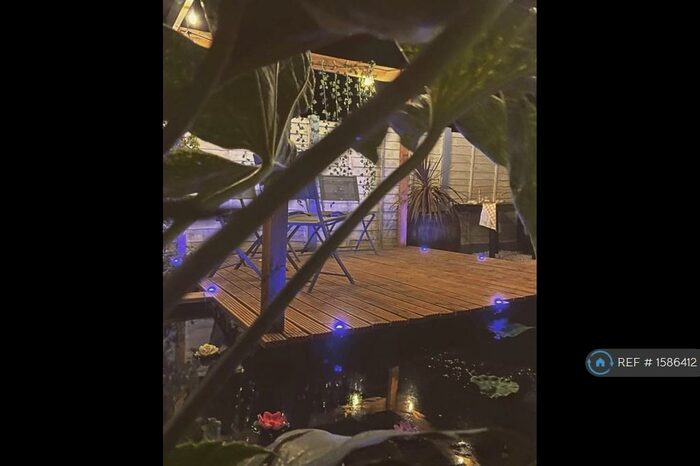 3 Bedroom Semi-Detached House To Rent In London Gravesend, London Gravesend, DA12