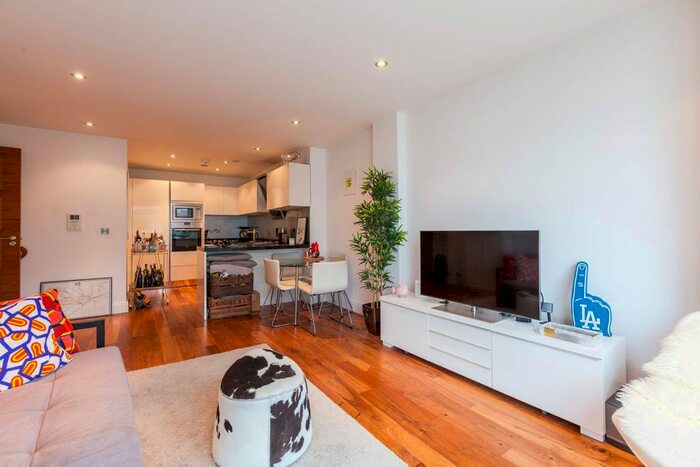 1 Bedroom Flat To Rent In City Courtyard, Whitechapel, London, E1