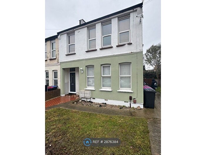 1 Bedroom Flat To Rent In Fairmead Avenue, Westcliff-On-Sea, SS0