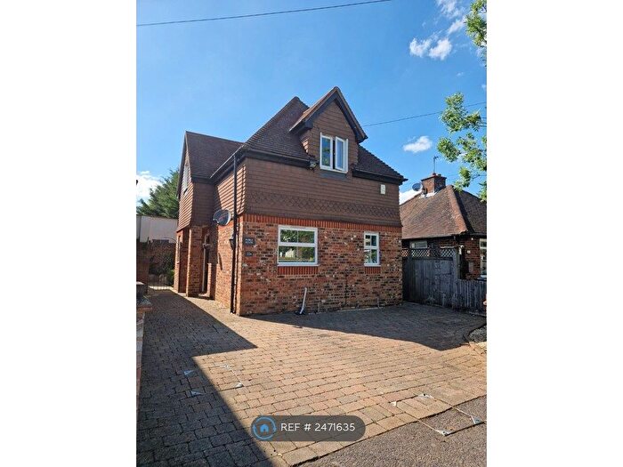 3 Bedroom Detached House To Rent In Well Lane, Woking, GU21