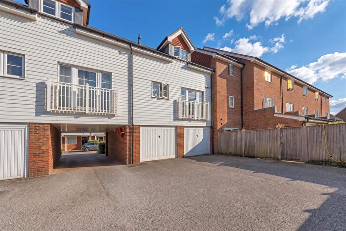 1 Bedroom Maisonette For Sale In Hambrook Road, Snodland, ME6