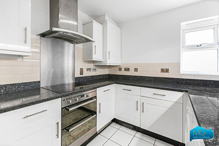 2 Bedroom Flat To Rent In Hendon Lane, Finchley, London, N3