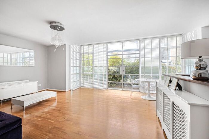 2 Bedroom Flat To Rent In Roy Square, London, E14