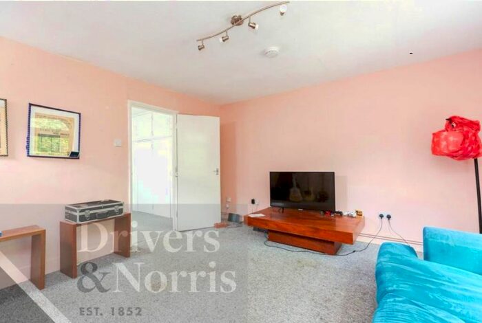 3 Bedroom Barn Conversion To Rent In Leybourne Street, Camden, NW1