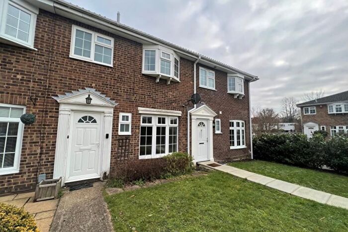2 Bedroom End Of Terrace House To Rent In West Byfleet, Surrey, KT14
