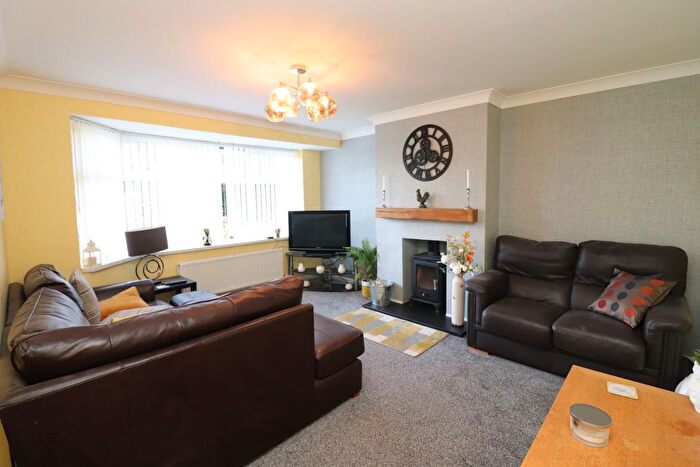 2 Bedroom Flat To Rent In Birch Hall Avenue, Darwen, BB3