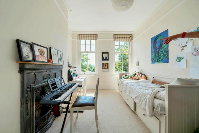 3 Bedroom Flat To Rent In Richmond Bridge Mansions, East Twickenham, TW1