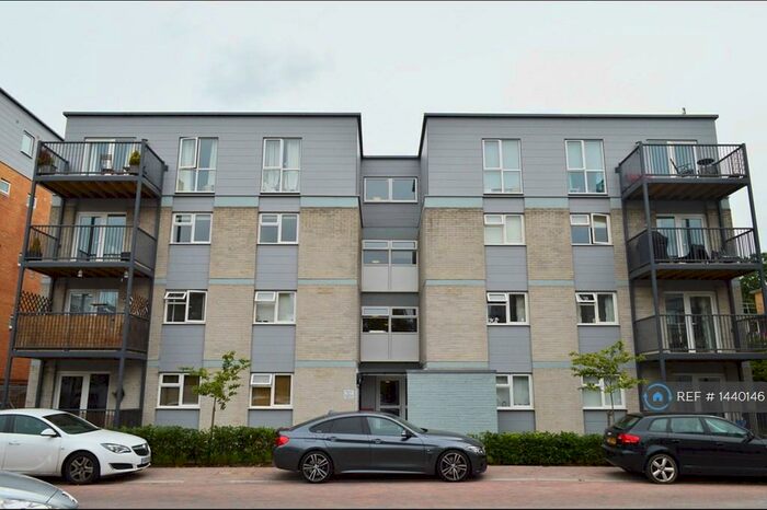3 Bedroom Flat To Rent In Limerick Close, London, SW12