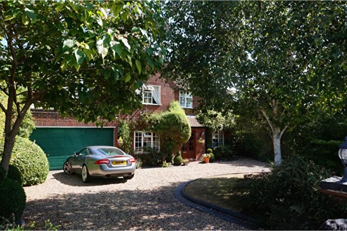 4 Bedroom Detached House To Rent In The Mount, Rickmansworth, WD3