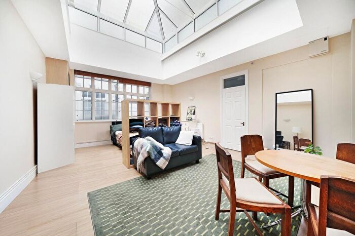 Flat To Rent In Mansell Street, Mansell Street, E1