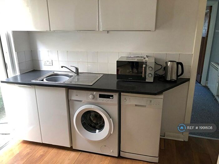 1 Bedroom Flat To Rent In Western Place, Worthing, BN11