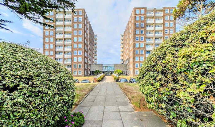 3 Bedroom Flat For Sale In West Parade, Worthing, BN11