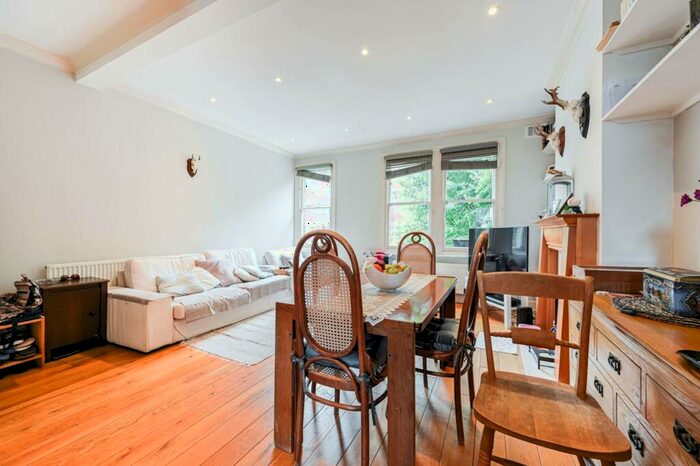 2 Bedroom Flat To Rent In Bullen Street, Battersea, London, SW11