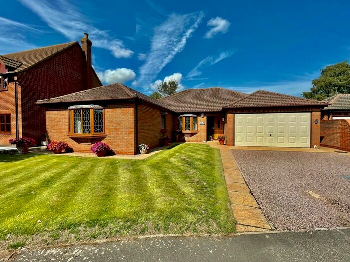 3 Bedroom Detached Bungalow For Sale In The Sidings, Moulton, PE12