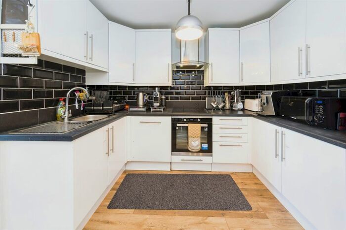 2 Bedroom Flat For Sale In London Road, Crawley, RH10