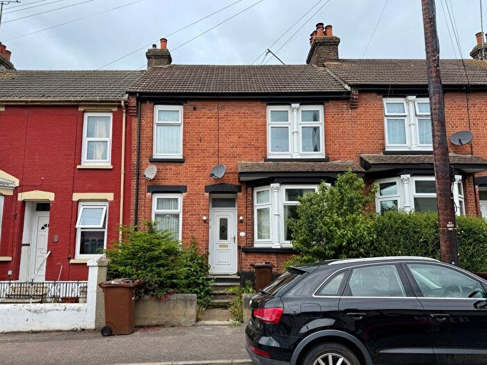 2 Bedroom Block Of Flats For Sale In Maple Avenue, Gillingham, Kent, ME7