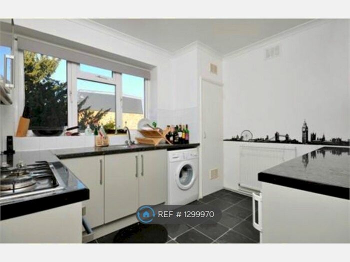 2 Bedroom Flat To Rent In Ariel Court, London W12