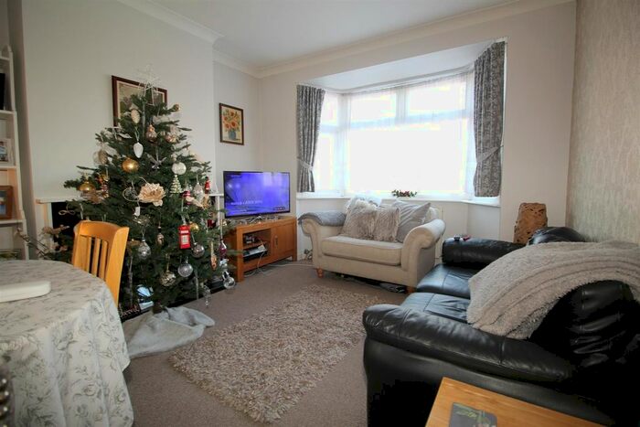 2 Bedroom Maisonette To Rent In Bridge Close, Enfield, EN1