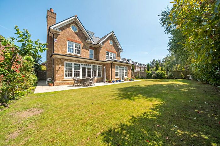 5 Bedroom Detached House For Sale In Marian Gardens, Bromley, BR1
