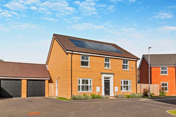 4 Bedroom Detached House For Sale In Grafton Drive, Highfields Caldecote, Cambridge, CB23