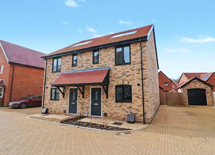 2 Bedroom Semi-Detached House For Sale In Avon Road, Curbridge, SO30