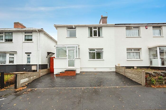 3 Bedroom Semi-Detached House For Sale In Graham Road, West Bromwich, B71