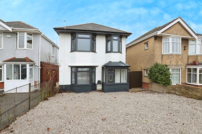 3 Bedroom Detached House For Sale In Herbert Avenue, Poole, BH12