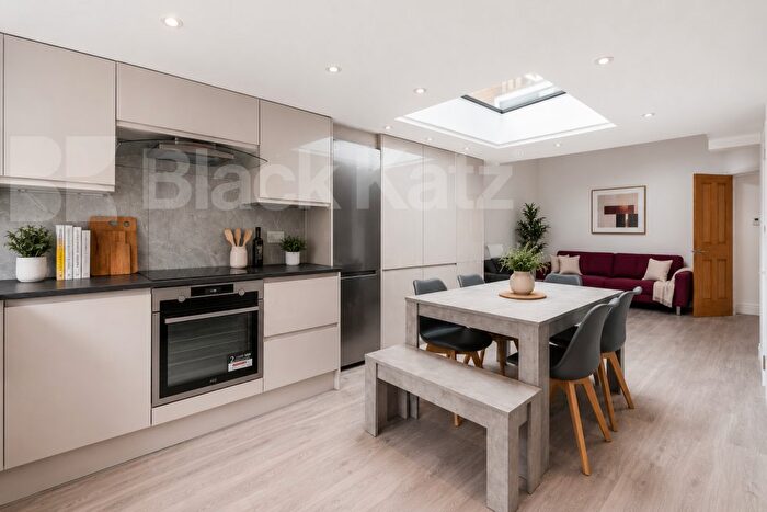 6 Bedroom Flat To Rent In Pakeman Street, Holloway, N7