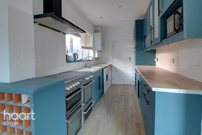 3 Bedroom Detached House To Rent In Seymour Road, Luton, LU1