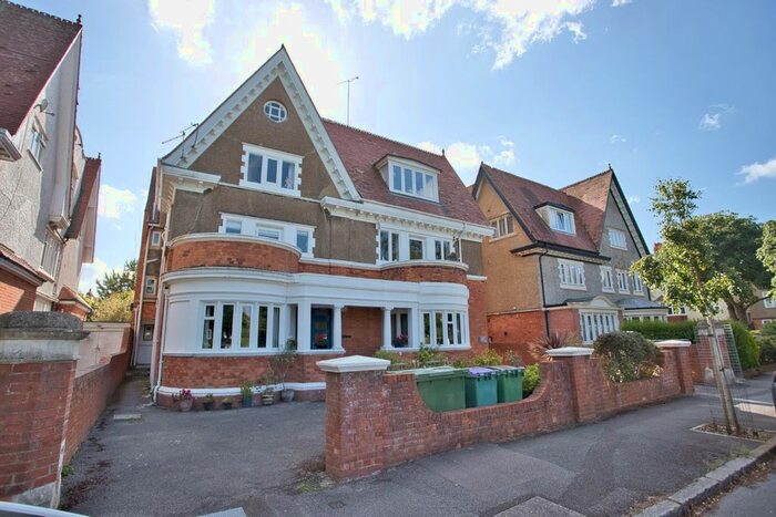 2 Bedroom Flat To Rent In Grimston Gardens, Folkestone, CT20