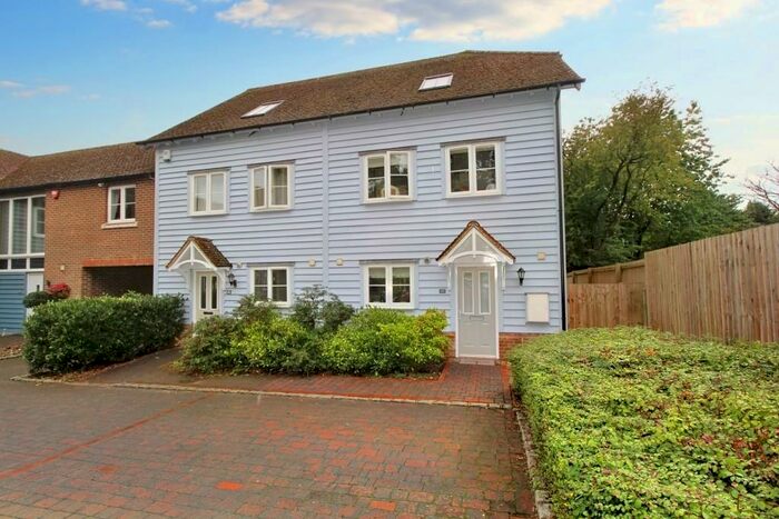 4 Bedroom Semi-Detached House To Rent In Friars Oak, Medstead, Alton, Hampshire, GU34