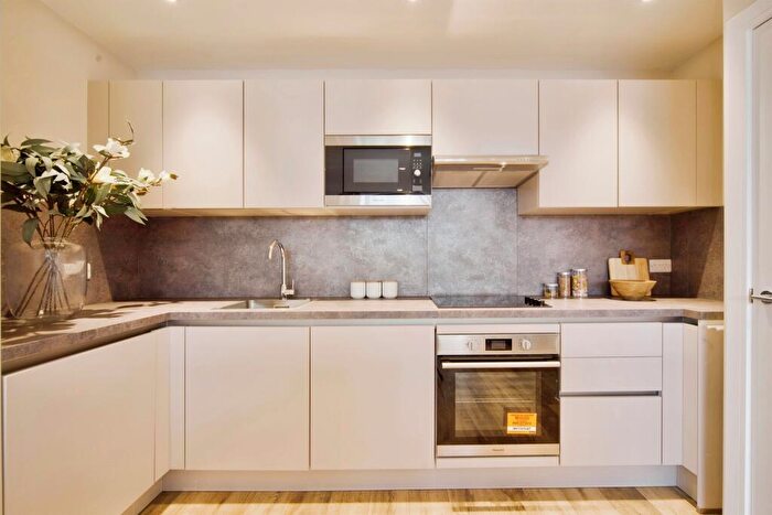 1 Bedroom Apartment For Sale In Stanborough Gardens, Hoddesdon, EN11