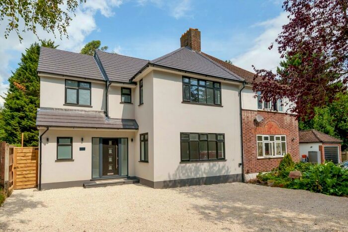 4 Bedroom Semi-Detached House To Rent In Riefield Road, Eltham, London, SE9