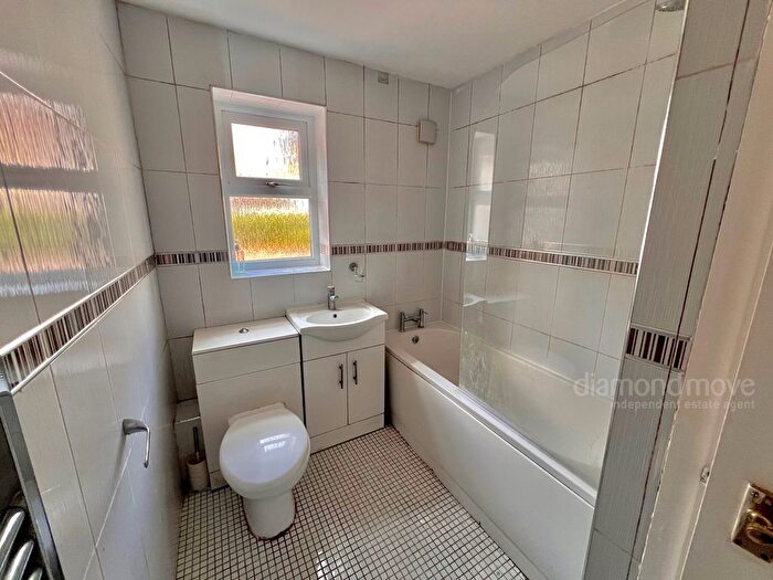 1 Bedroom Maisonette To Rent In Hanworth Road, Hounslow, TW3