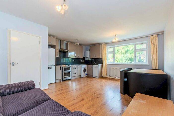4 Bedroom Flat To Rent In Dora Road, Wimbledon, London, SW19