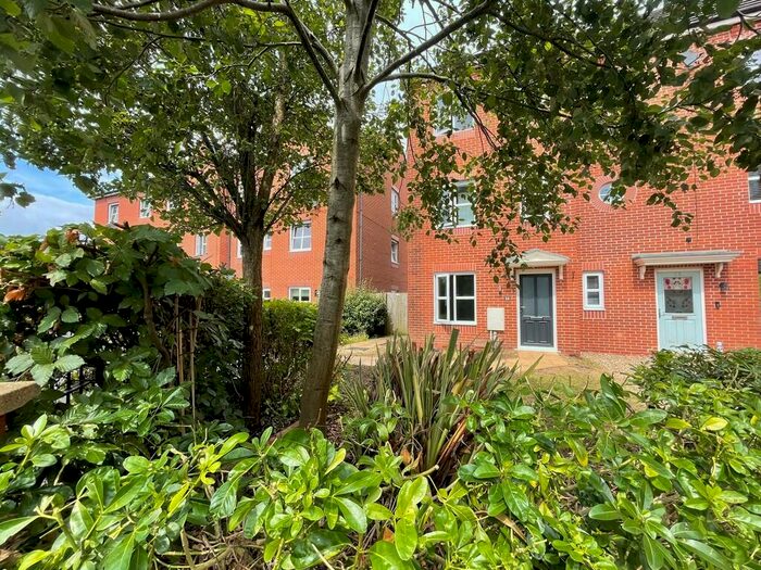 4 Bedroom Town House To Rent In Thorncroft Avenue, Tyldesley, Manchester, M29