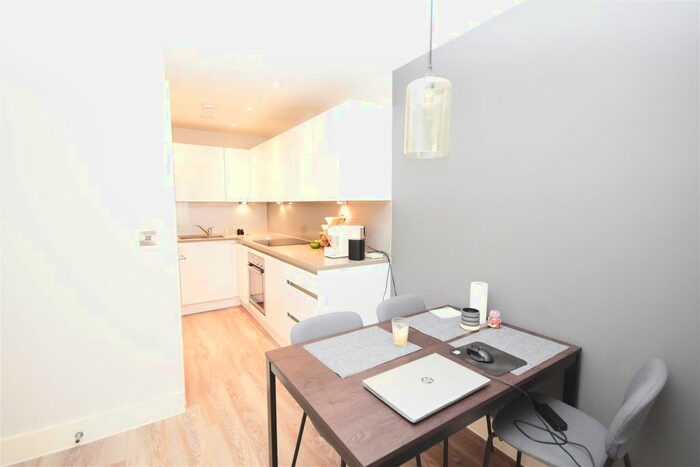 1 Bedroom Flat To Rent In Lower Richmond Road, Kew, Richmond, TW9