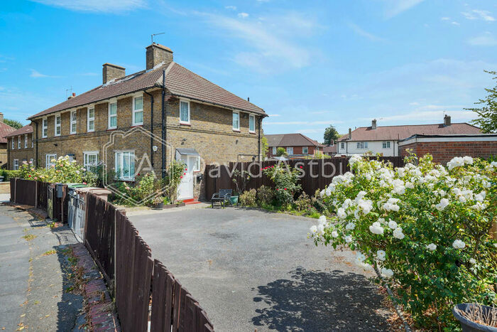 2 Bedroom End Of Terrace House To Rent In Norman Avenue, Wood Green, London, N22