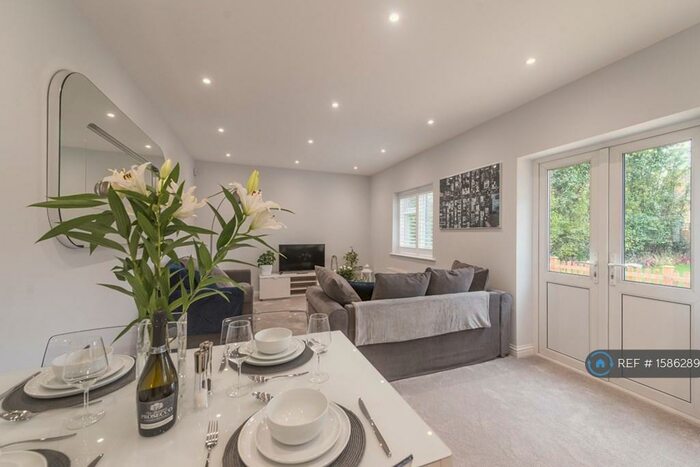 1 Bedroom Flat To Rent In Kennel Ride, Ascot, SL5