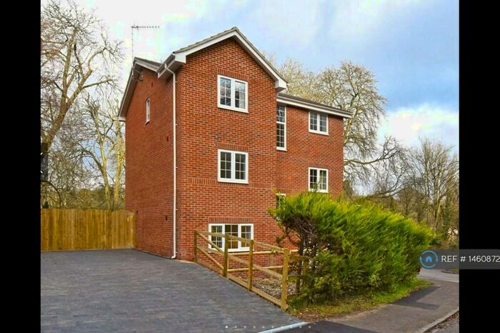 4 Bedroom Detached House To Rent In Valley Road, Henley On Thames, RG9