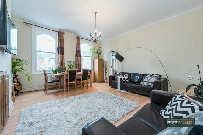 2 Bedroom Flat To Rent In Uxbridge Road, Shepherds Bush, London W12