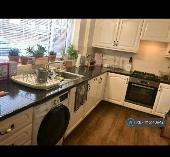2 Bedroom Flat To Rent In Cheviot Road, Slough, SL3