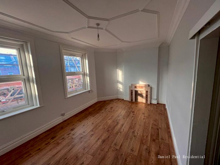 3 Bedroom Flat To Rent In Northfield Avenue, Ealing, W13