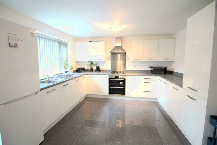 6 Bedroom Detached House To Rent In ** From £pppw Excluding Bills ** Summer Crescent, Beeston, NG9