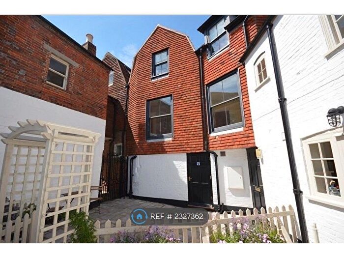 2 Bedroom Flat To Rent In Elgars Court, Lymington, SO41