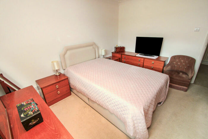 2 Bedroom Semi-Detached Bungalow For Sale In Beverley Heights, Southampton, SO18