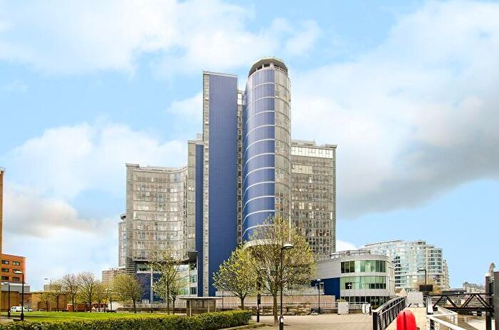 1 Bedroom Flat For Sale In Falcon Wharf, Lombard Road, London, SW11