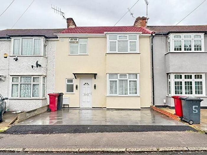 3 Bedroom Property For Sale In Richmond Crescent, Slough, Slough, SL1