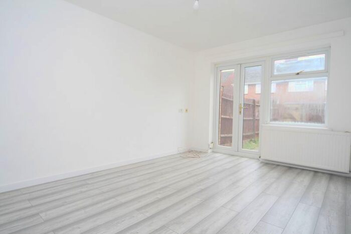 1 Bedroom Maisonette To Rent In Rayners Gardens, Northolt, UB5