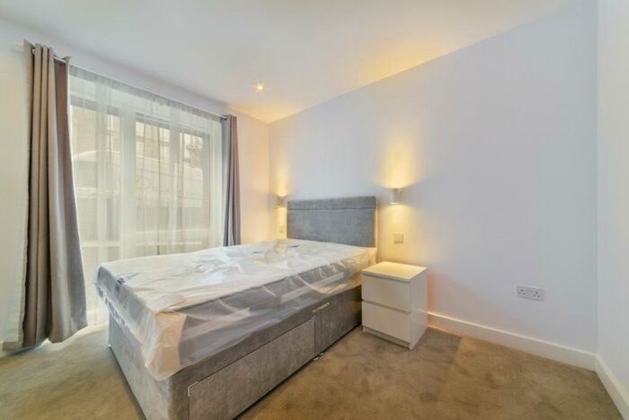2 Bedroom Apartment To Rent In Dog Kennel Hill London, SE22